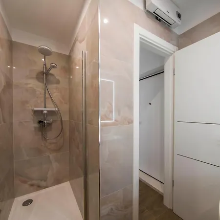 Sunrise View Balcony Apartament